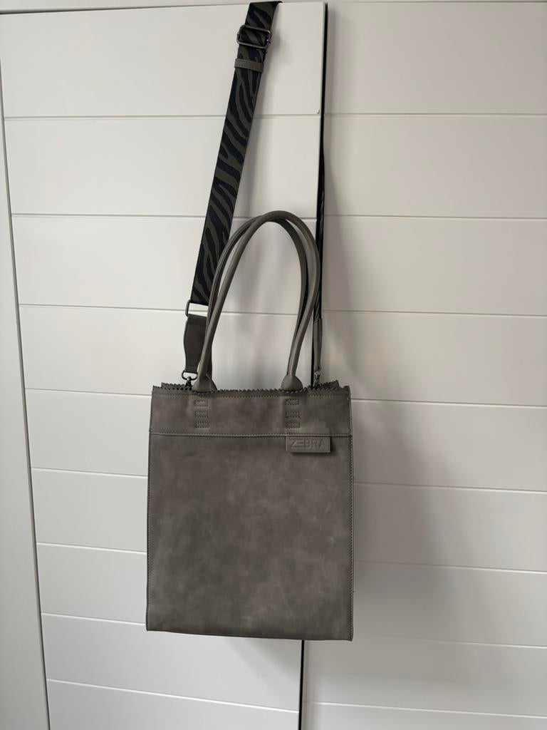 Als nieuwe ZEBRA tas, Sieraden, Tassen en Uiterlijk, Tassen | Damestassen, Ophalen of Verzenden, Zo goed als nieuw, Zwart, Schoudertasje