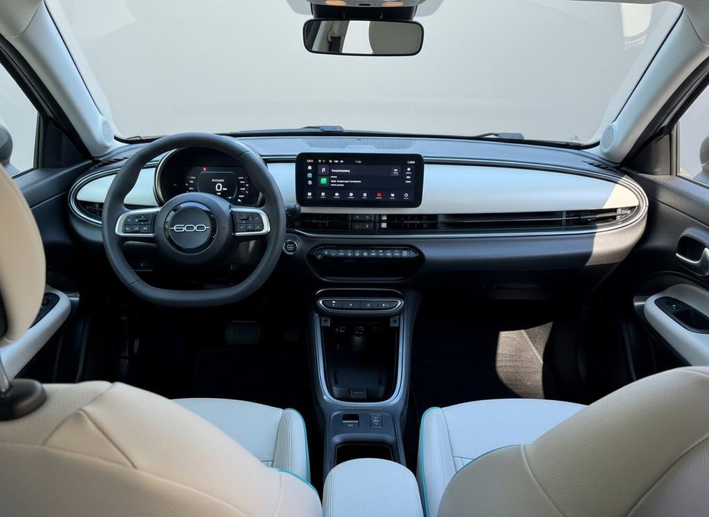 Fiat 600e La Prima 54 kWh, achteruitrijcamera,lederen interi, Auto's, Gebruikt, 156 pk, SUV of Terreinwagen, 600E