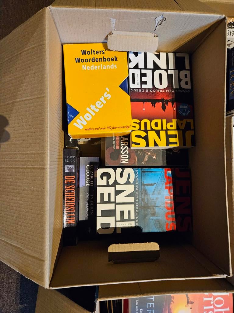 Meer dan 100 boeken: Thrillers & biografieën, Ophalen