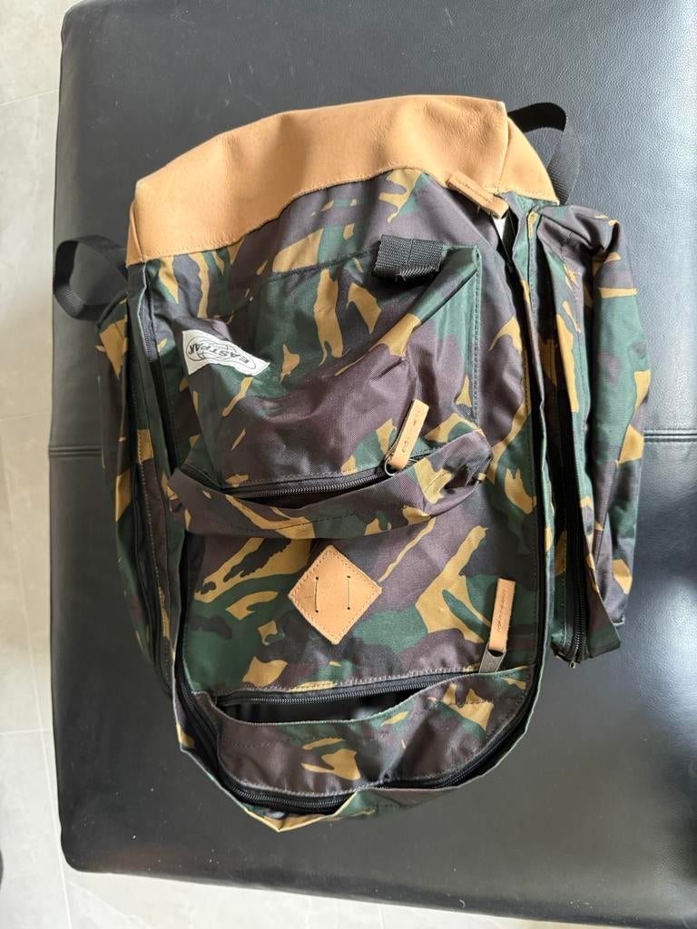 Eastpak camo rugzak, Sieraden, Tassen en Uiterlijk, Tassen | Rugtassen, Ophalen, Zo goed als nieuw, Eastpak, 30 tot 45 cm