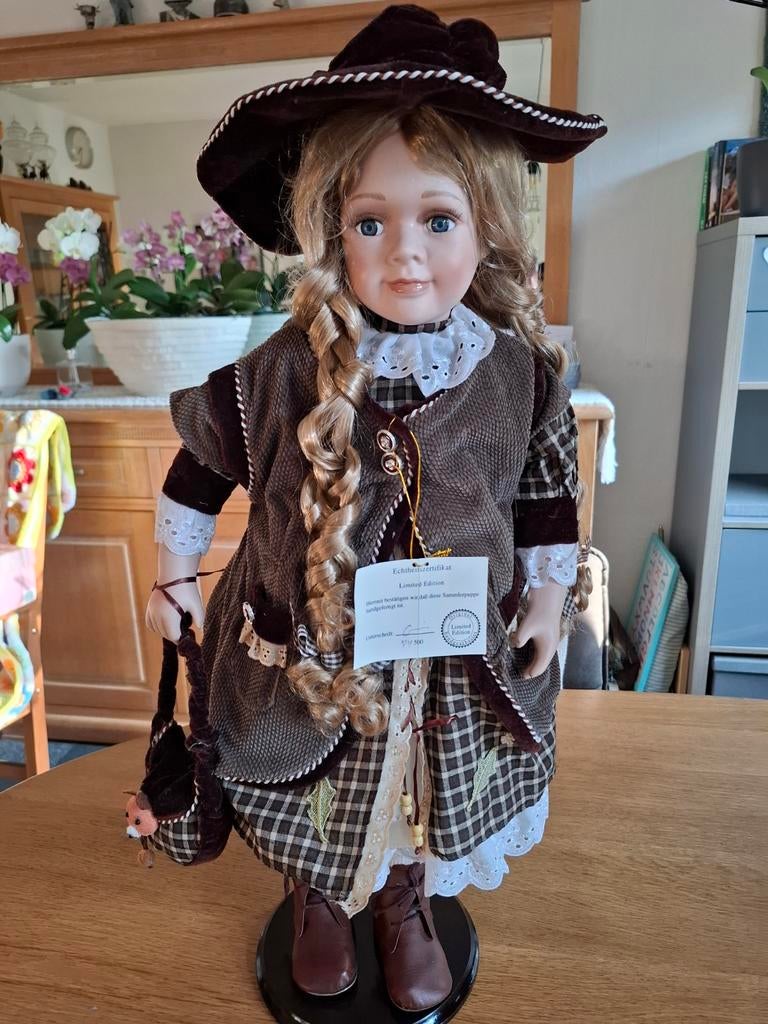 Porselein pop, Ophalen, Zo goed als nieuw, Pop