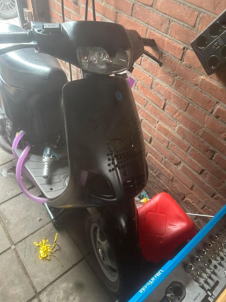 Type 3 125c brom lees beschrijving, Fietsen en Brommers, Scooters | Piaggio, Zo goed als nieuw, Zip, Benzine, Ophalen