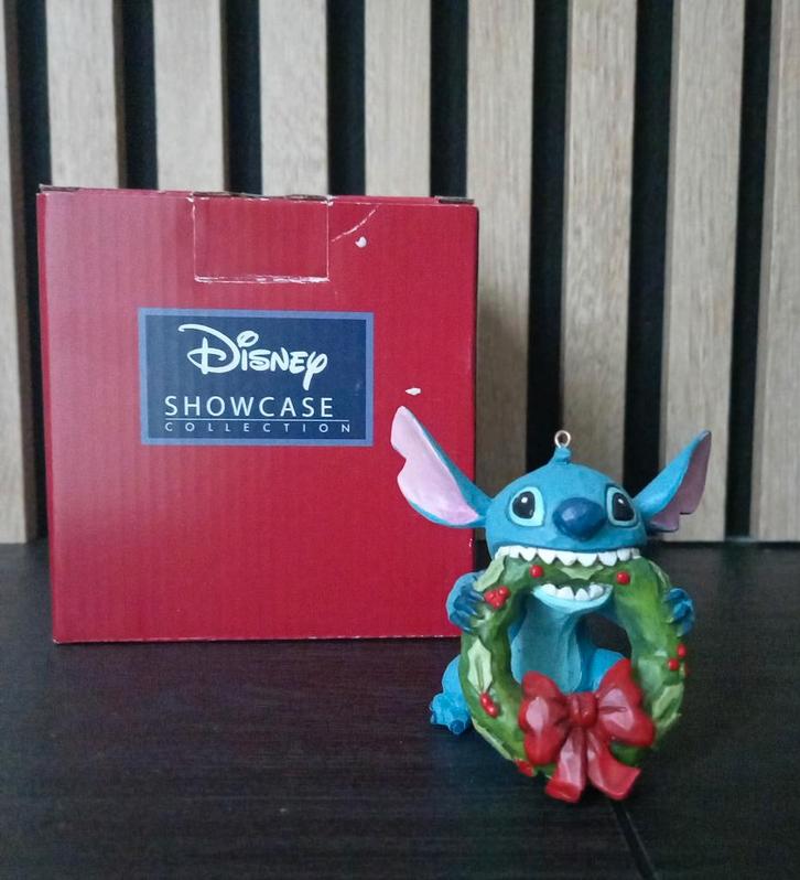 Jim Shore - Disney: Stitch met kerst krans - ornament, Diversen, Kerst, Zo goed als nieuw, Ophalen of Verzenden