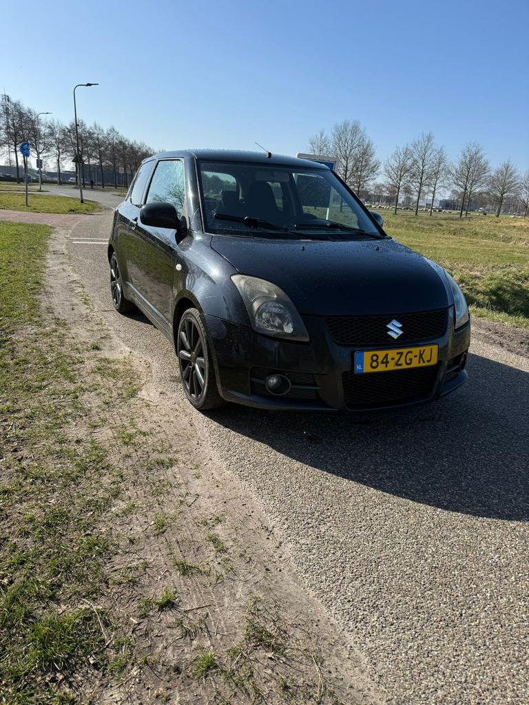 Suzuki Swift 1.6 3D Sport 2008 Zwart, Auto's, Suzuki, Voorwielaandrijving, 1005 kg, 125 pk, 40 €/maand