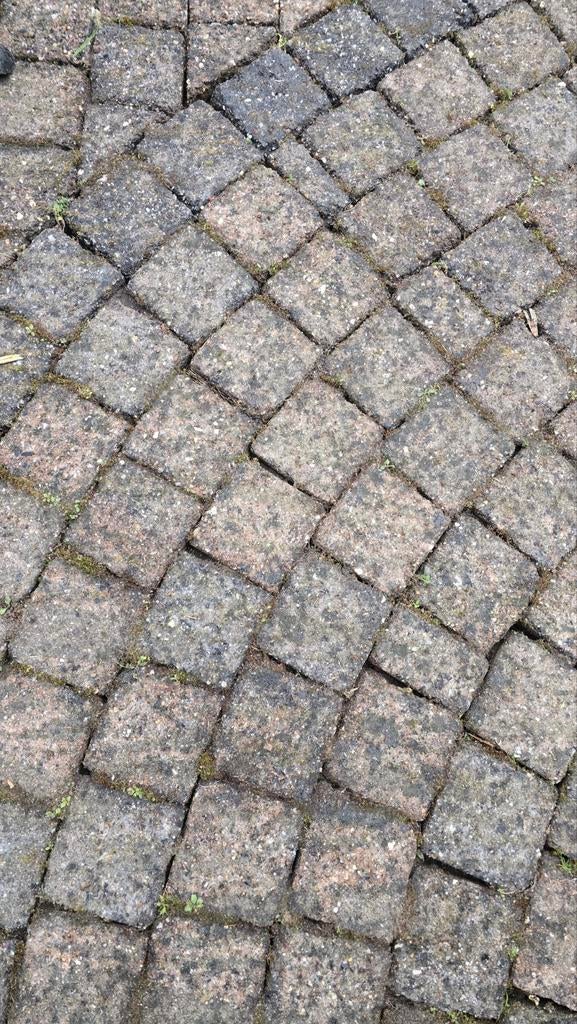 Gratis af te halen: Grindtegels en klinkers (kasseien), Tuin en Terras, Tegels en Klinkers, Ophalen, Gebruikt, 10 m² of meer, Klinkers