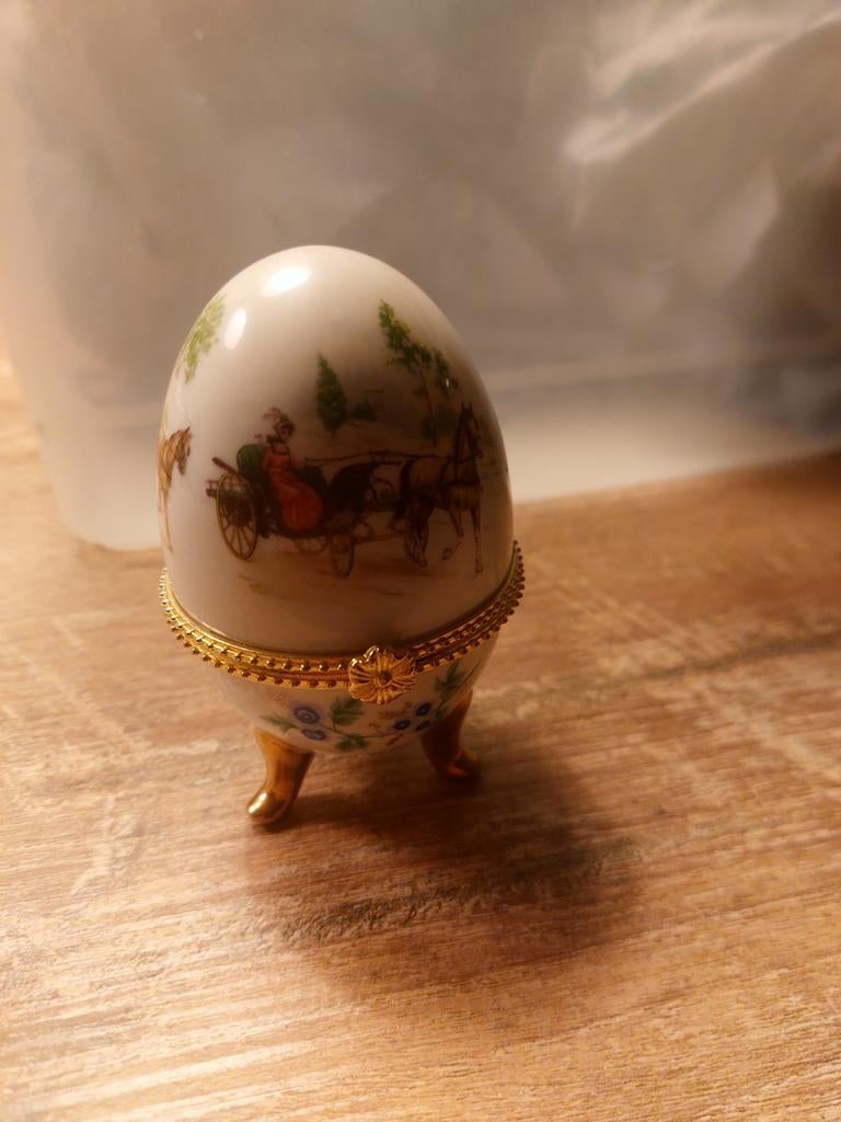 Faberge-stijl porseleinen ei - 10 cm hoog, Antiek en Kunst, Antiek | Porselein, Ophalen of Verzenden