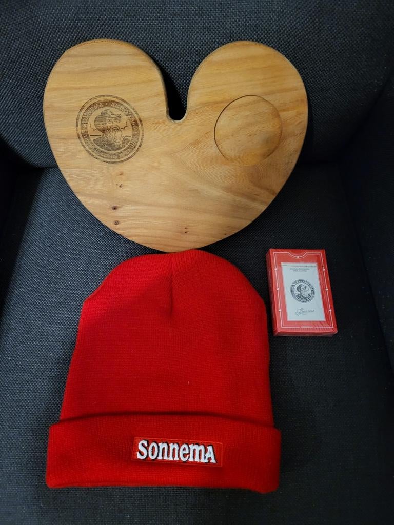 Uniek Hard van Sonnema berenburg en 4 mutsen en spelkaarten, Ophalen of Verzenden, Nieuw