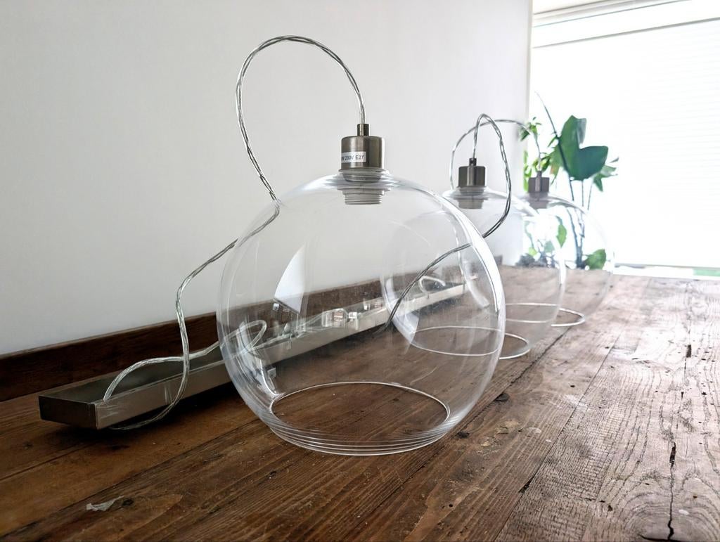 Mat stalen hanglamp met 3 glazen bollen, Huis en Inrichting, Lampen | Hanglampen, Ophalen, Zo goed als nieuw, Glas, 75 cm of meer