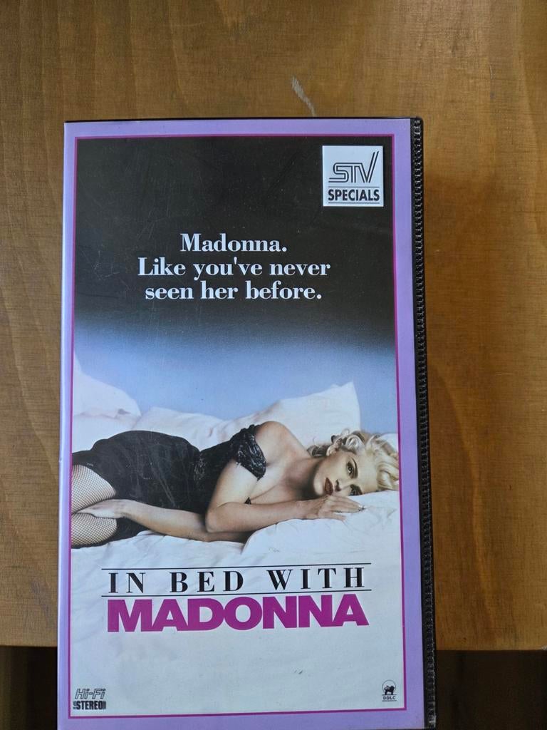 In Bed With Madonna VHS - Documentaire over de Queen of Pop, Alle leeftijden, Ophalen of Verzenden, Gebruikt, Overige genres