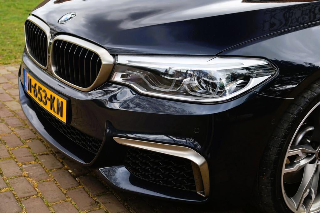 BMW 5-serie M550i xDrive High Executive Aut. | Schuif-Kantel, Auto's, BMW, Automaat, Gebruikt, 2000 kg, 4395 cc