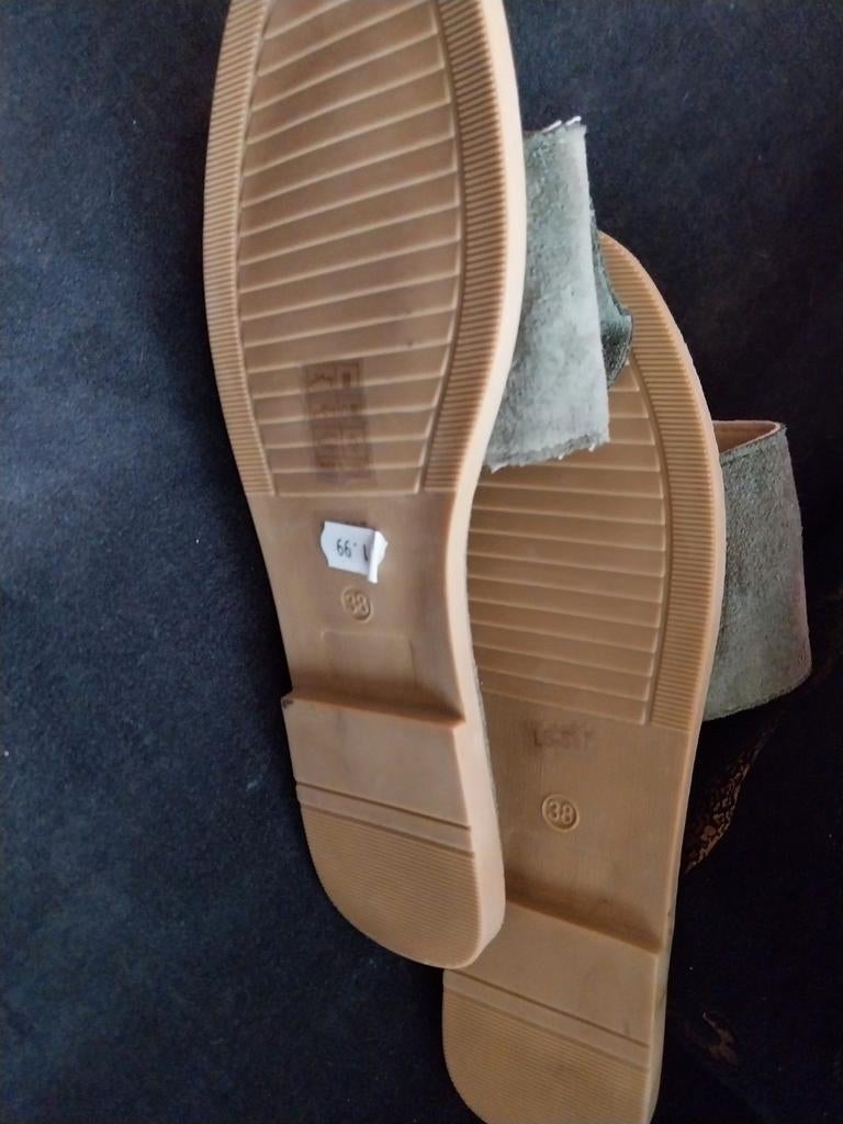 Nieuwe groene slippers met beertje, Ophalen of Verzenden