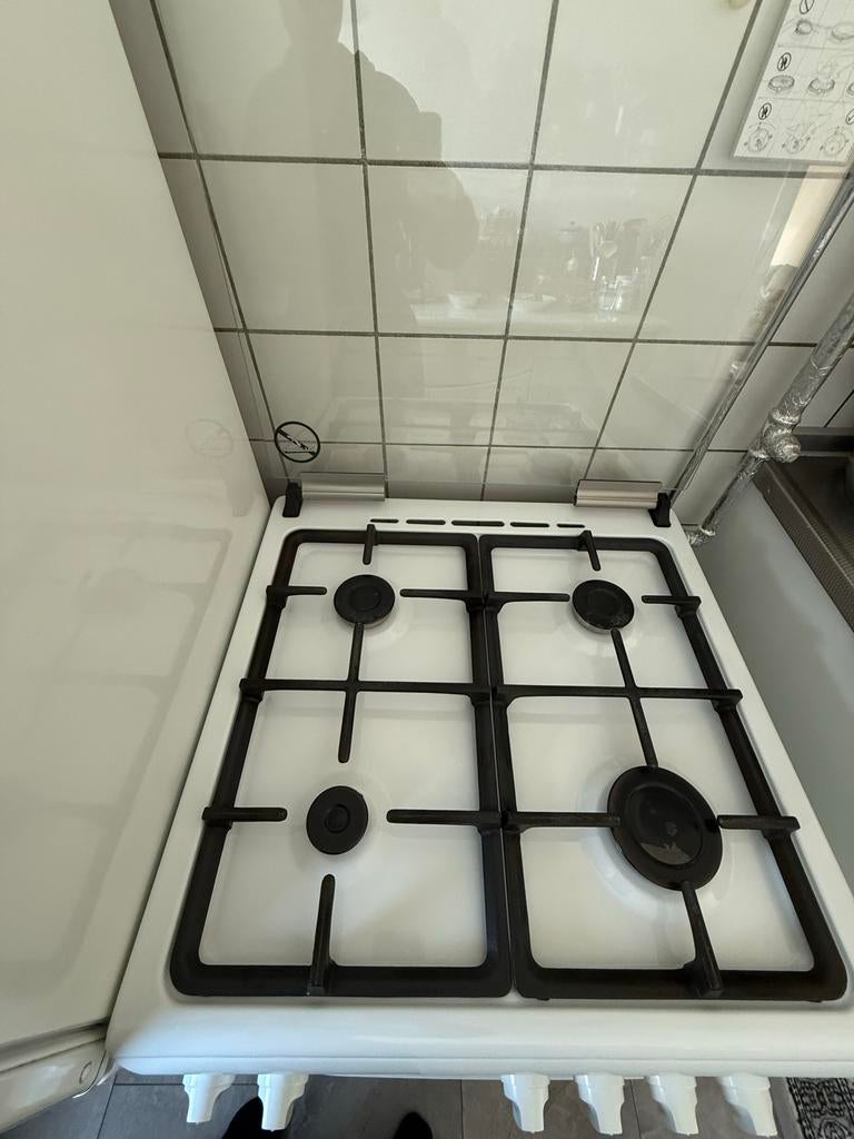 Oven en gasfornuis - Wit, 4 pitten, Gebruikt, Hete lucht, 60 cm of meer, Gas