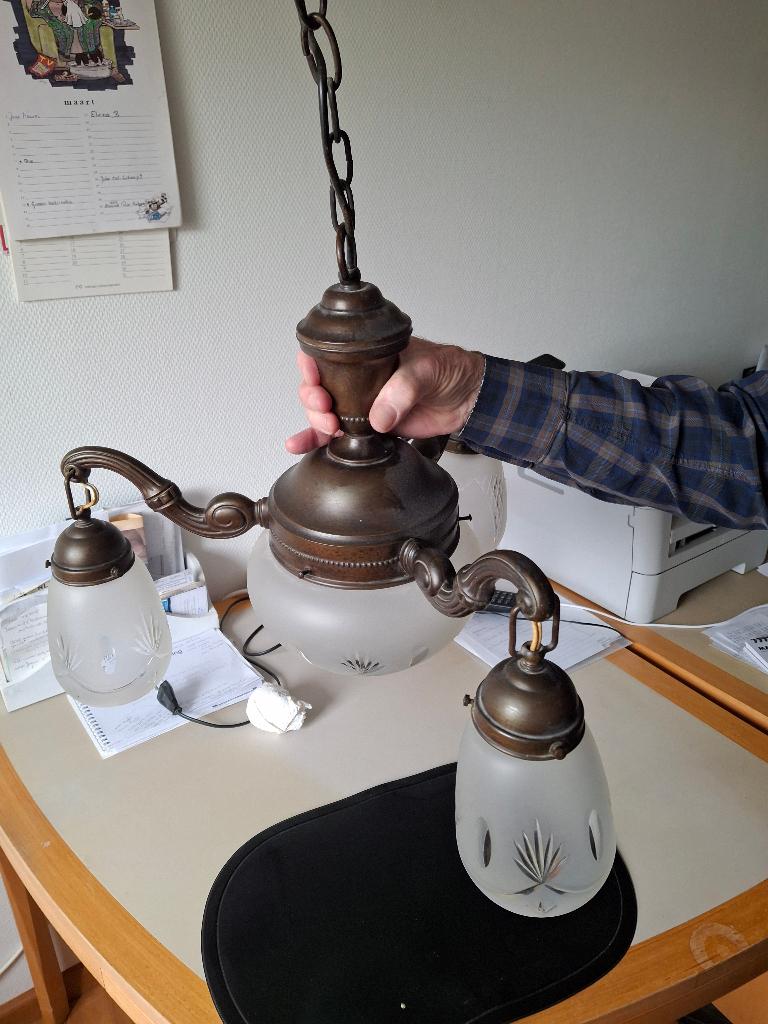 antieke hanglamp uit de jaren '30 . koper en glazen bollen, Ophalen