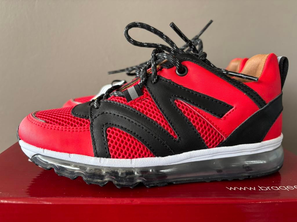 Ongeveer 100 paar kinderschoenen van kwaliteits merken, Kinderen en Baby's, Kinderkleding | Schoenen en Sokken, Ophalen, Nieuw