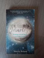 Moonology - Yasmin Boland, Astrologie, Yasmin Boland, Ophalen of Verzenden, Zo goed als nieuw