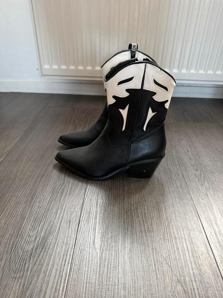 Zwarte en witte cowboylaarzen, maat 39, NIEUW!!, Kleding | Dames, Schoenen, Nieuw, Lage of Enkellaarzen, Zwart, Ophalen of Verzenden