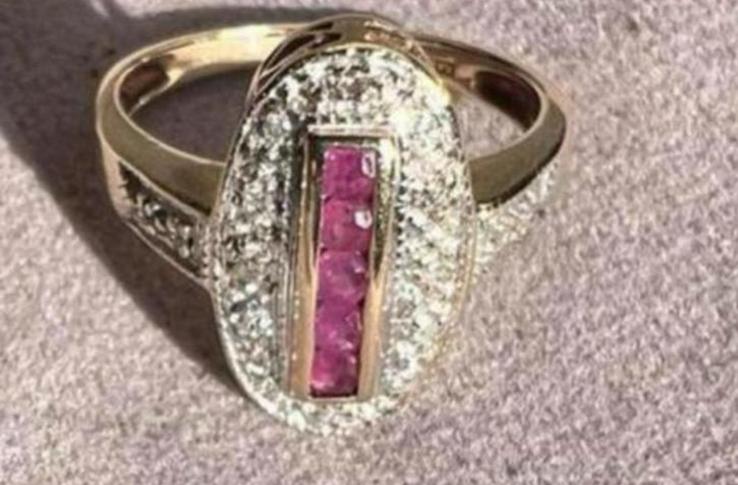 UIT ERFENIS GOUDEN ART DECO RING MET 5 ROBIJNEN EN DIAMANTEN, Sieraden, Tassen en Uiterlijk, Ringen, Zo goed als nieuw, Dame, Kleiner dan 17
