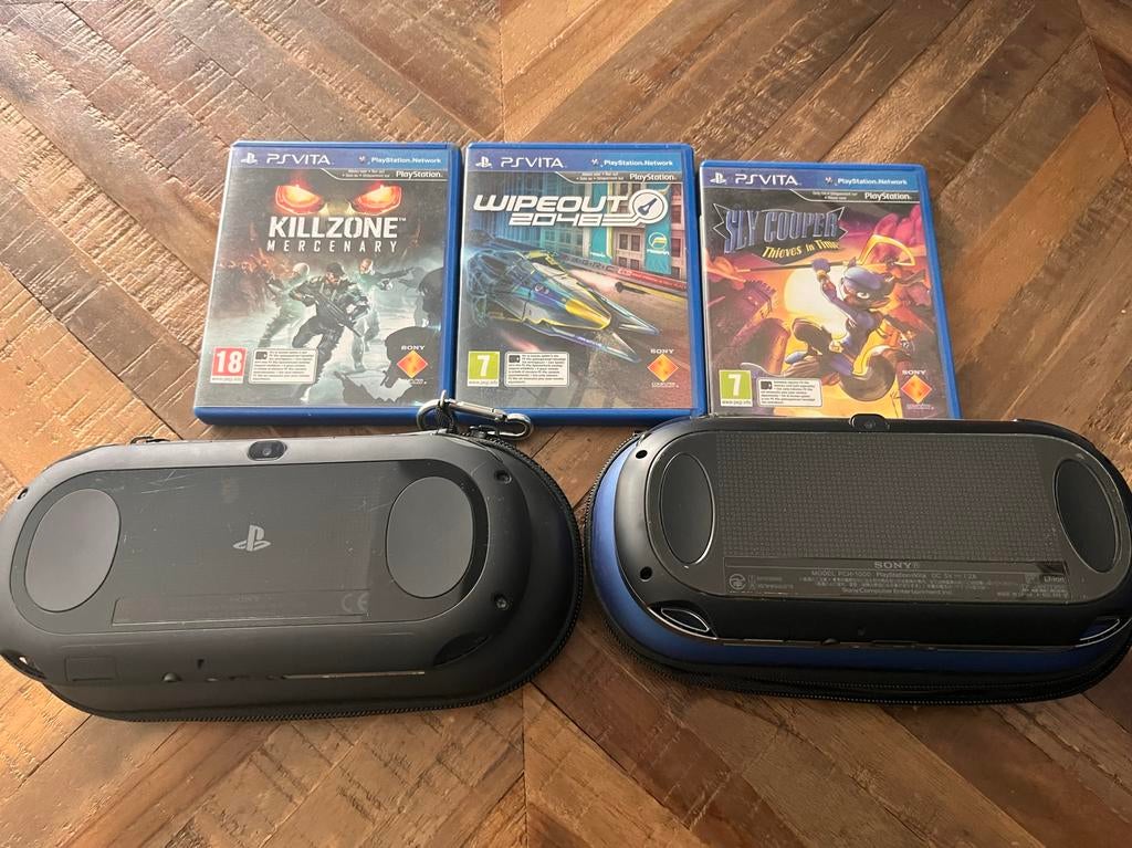 PS Vita 1000 & 2000 Bundel met 4 Games - Uitstekende Staat, Ophalen, Zo goed als nieuw, Zwart, Met games