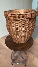 Ronde rieten mand met deksel, Ophalen of Verzenden, Zo goed als nieuw, Riet