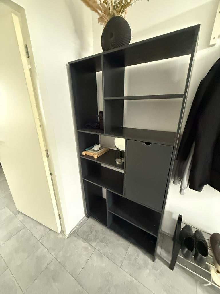 Moderne zwarte kast met diverse vakken en deurtje, Ophalen, 50 tot 100 cm, Modern, 150 tot 200 cm