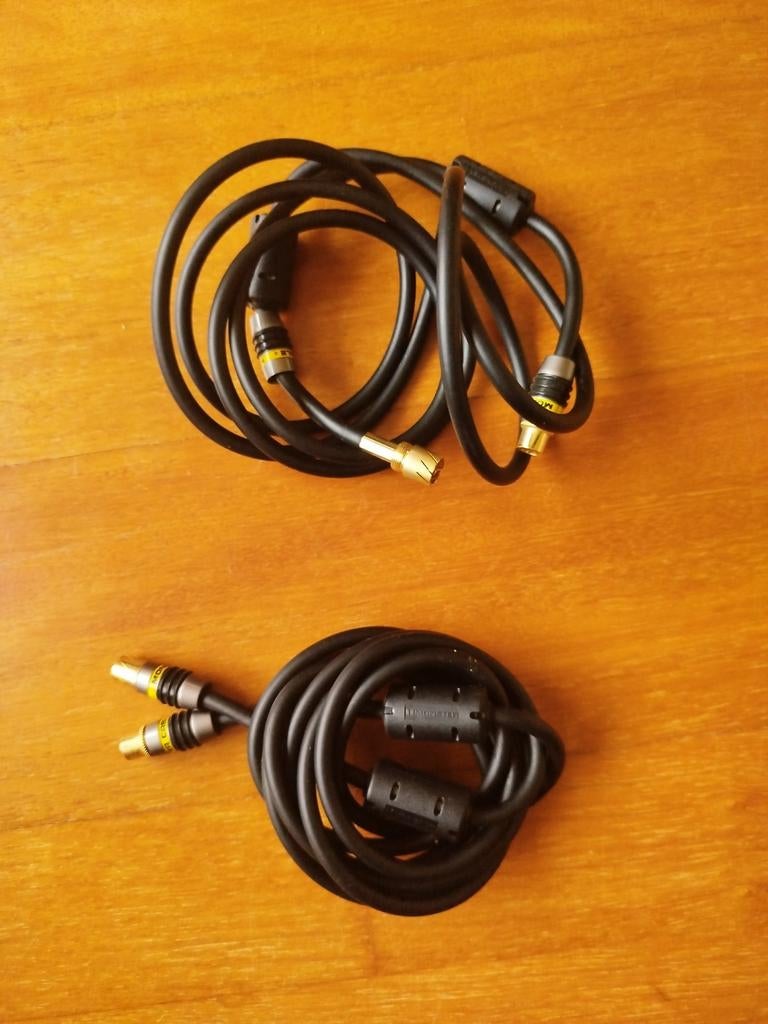 2 coax kabels, Audio, Tv en Foto, Audiokabels en Televisiekabels, Ophalen of Verzenden, Minder dan 2 meter, Coaxiale kabel