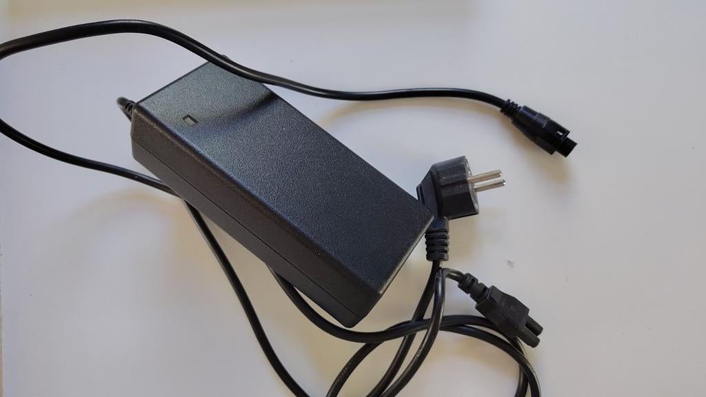 Phylion acculader 5 pins voor Cortina, Ophalen of Verzenden, Gebruikt