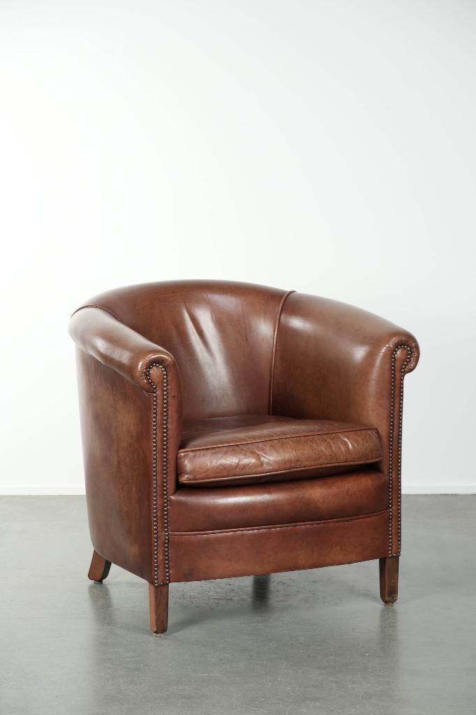 Rundleren clubfauteuil in een mooie donkere cognac kleur, Huis en Inrichting, Fauteuils, Gebruikt, Leer, 75 tot 100 cm, 75 tot 100 cm