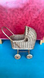 Ouderwetse kinderwagen van riet, Ophalen of Verzenden
