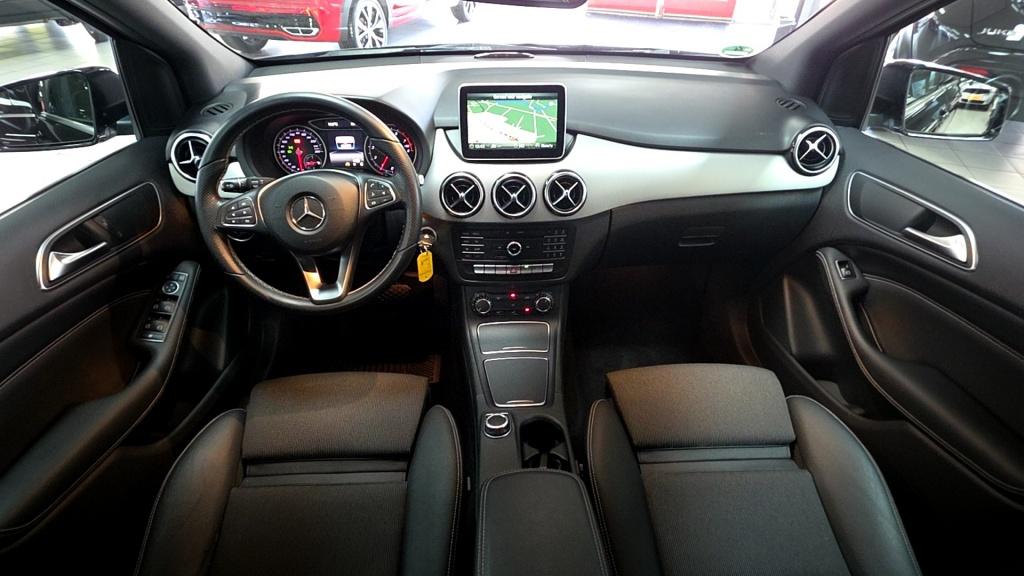 Mercedes-Benz B-Klasse 180 Ambition Automaat / Trekhaak, Auto's, Mercedes-Benz, Automaat, 12 maanden, 1325 kg, Gebruikt