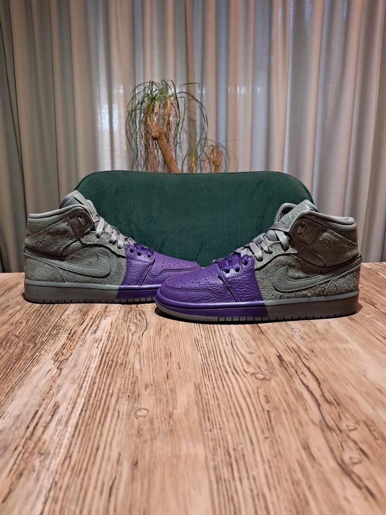 Jordan 1 Mid Special Edition 'Sheila Radhid' Size 36, Nike, Ophalen of Verzenden, Grijs, Sneakers of Gympen