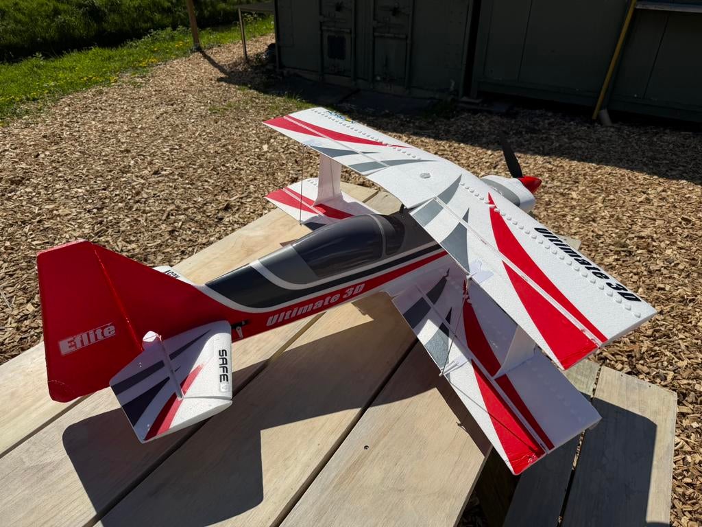 Eflite Ultimate vliegklaar, Hobby en Vrije tijd, Modelbouw | Radiografisch | Vliegtuigen, Ophalen, Gebruikt, Elektro, RTF (Ready to Fly)