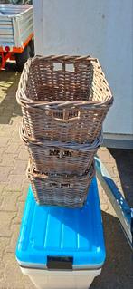 3 gevlochten manden, Ophalen