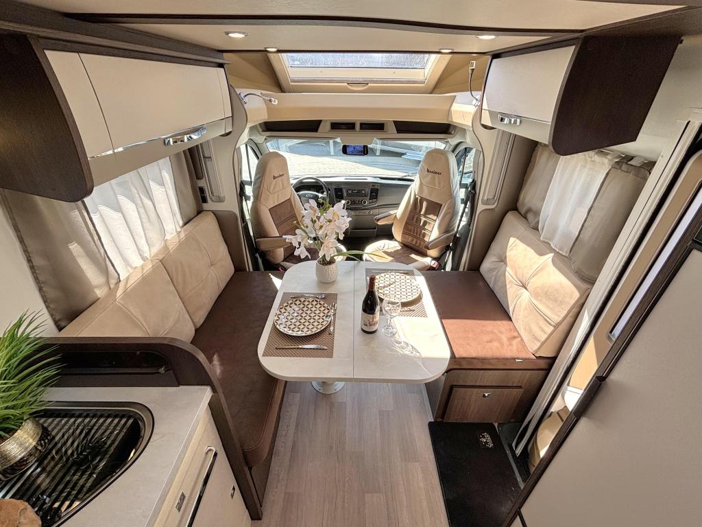 Benimar Tessoro 497 AUTOMAAT QUEENSBED + HEFBED + F2F 6100KM, Caravans en Kamperen, Automaat, Ford, 7 tot 8 meter, Bedrijf