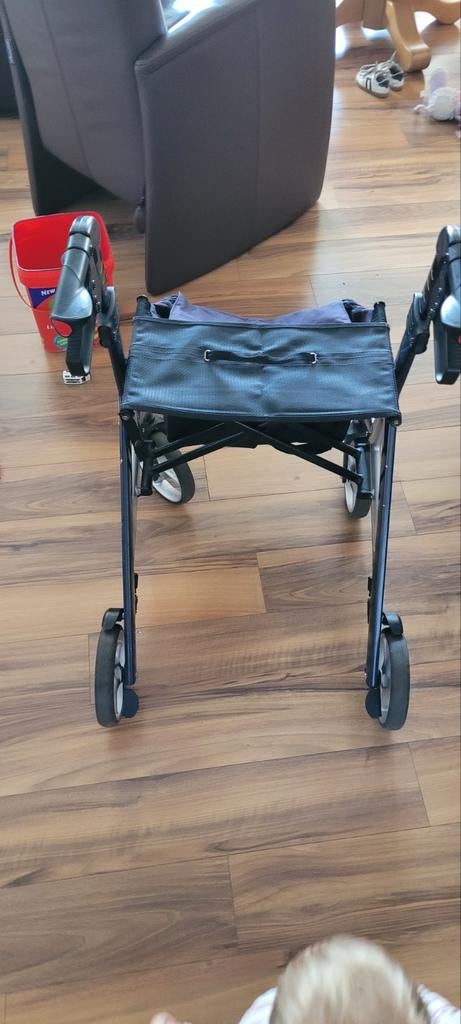 Rolator lichtgewicht, z.g.a.n. merk BB Bischoff Alevo Alu, Ophalen, Lichtgewicht, Zo goed als nieuw