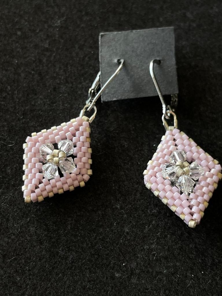 Handgemaakte roze oorbellen met Swarovski kristallen bloem, Sieraden, Tassen en Uiterlijk, Oorbellen, Met kristal, Overige materialen