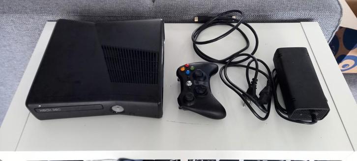 Xbox360 rgh, 250gb hdd met controller, voeding en kinect, Spelcomputers en Games, Spelcomputers | Xbox 360, Zo goed als nieuw