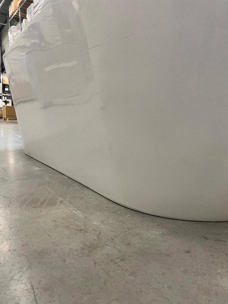 Beschadigd ligbad nummer 3 van 10., Doe-het-zelf en Verbouw, Sanitair, Gebruikt, Bad, Ophalen