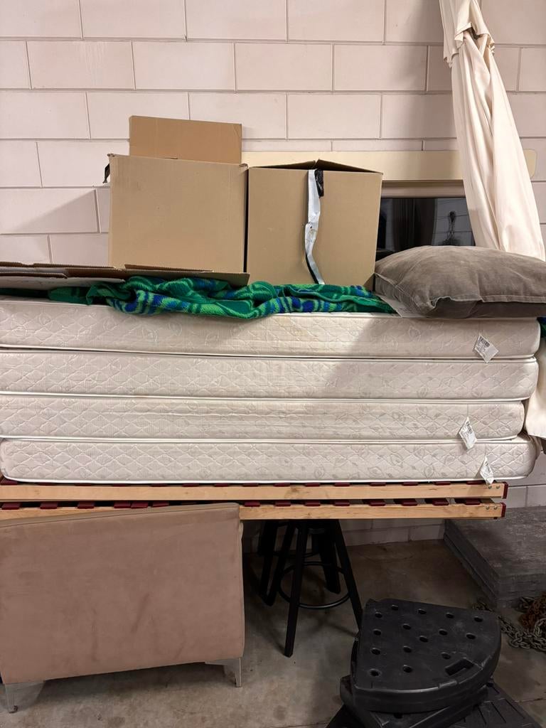 Te koop goede nette matrassen en bedbodems, Ophalen, Eenpersoons, Zo goed als nieuw, 80 cm