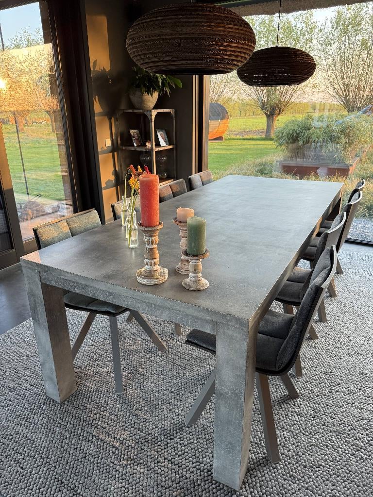 Exclusieve teakhouten eettafel met betonlook afwerking, Huis en Inrichting, Tafels | Eettafels, Ophalen, Gebruikt, Teakhout, 50 tot 100 cm