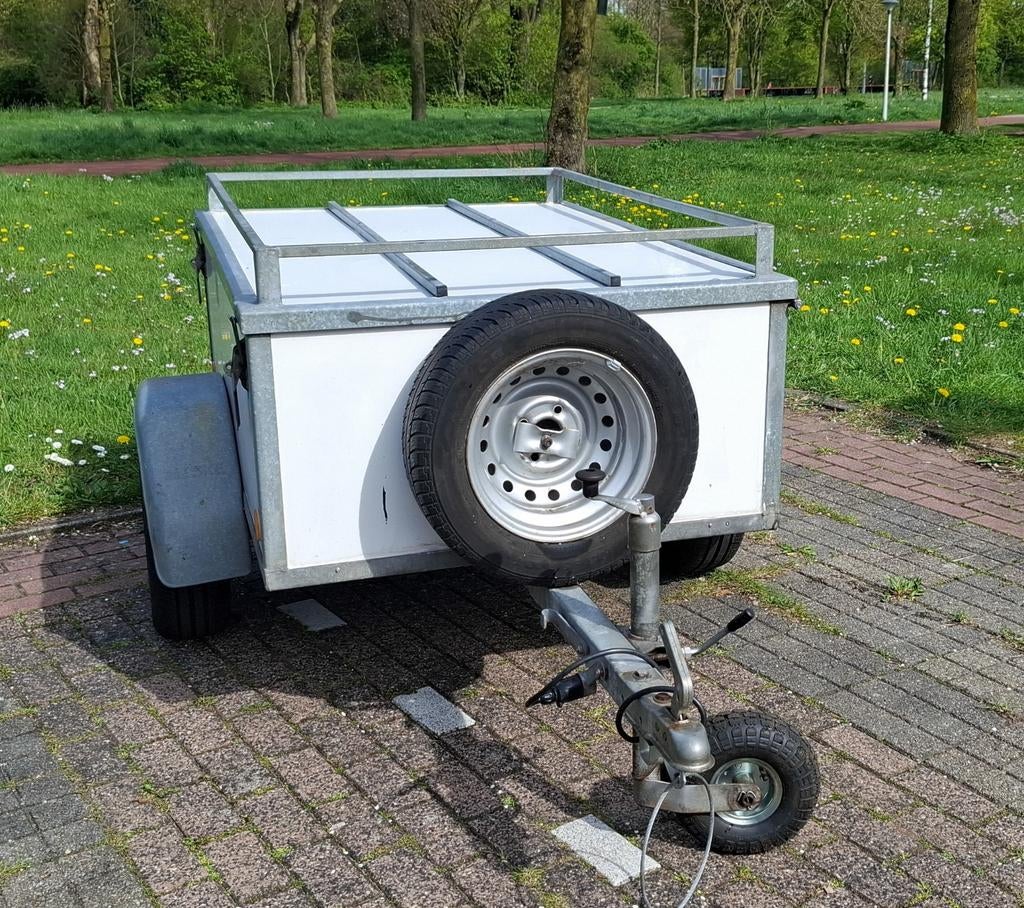 Bagagekar met imperiaal en reservewiel, Ophalen