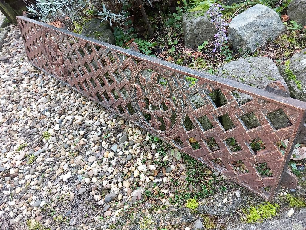 Smeedijzeren hekwerk, Ophalen