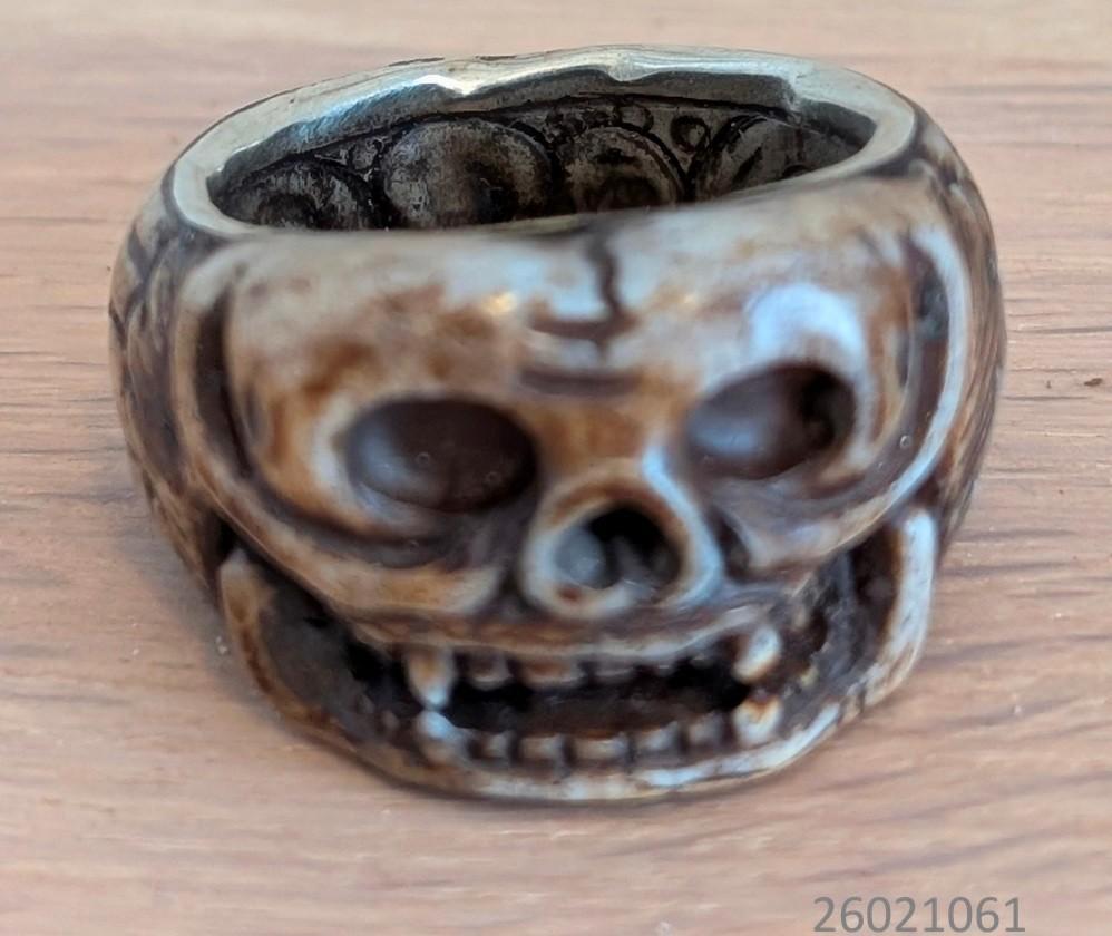 Ring - been / wit metaal, Antiek en Kunst, Kunst | Niet-Westerse kunst, Ophalen