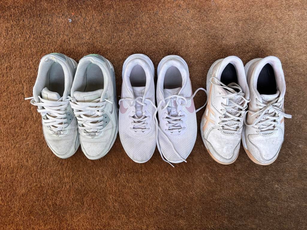 GRATIS: Diverse sportschoenen (Nike, Asics) - Spaarndam, Ophalen, Gedragen, Wit, Sportschoenen