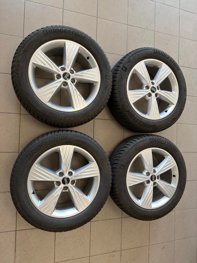 Winterset Q4 ID.4 Enyaq + Sneeuwkettingen, Auto-onderdelen, Banden en Velgen, Banden en Velgen, Nieuw, Winterbanden, 235 mm