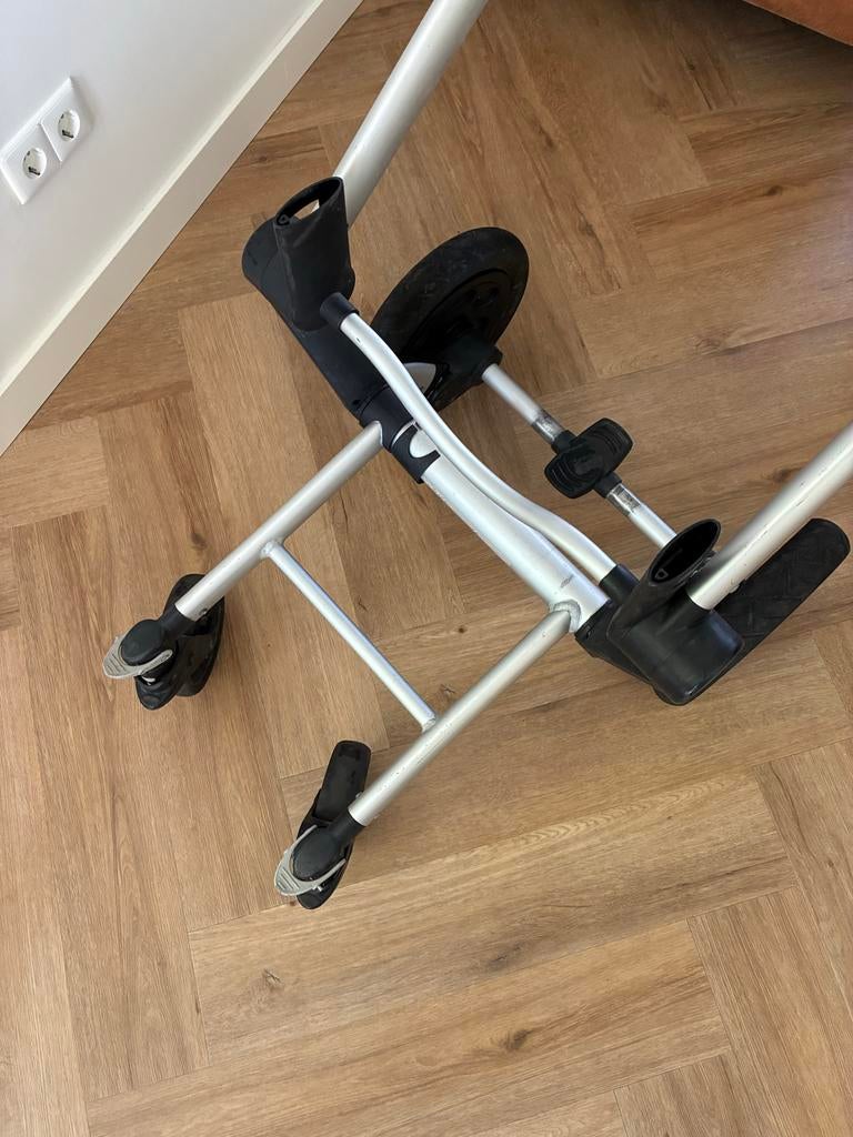 Joolz Day 1 onderstel - Goed functionerend, banden lek, Gebruikt, Luchtbanden, Ophalen, Kinderwagen