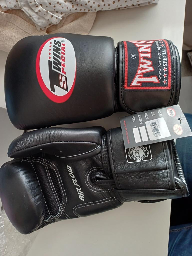 Nieuwe Twins Special Kickbokshandschoenen - Zwart maat 10oz, Sport en Fitness, Vechtsporten en Zelfverdediging, Ophalen of Verzenden
