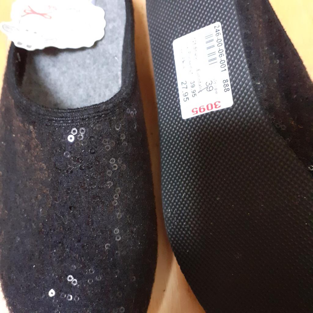 zwarte pantoffels wollen 39, Zwart, Nieuw, Ophalen of Verzenden, Pantoffels of Sloffen