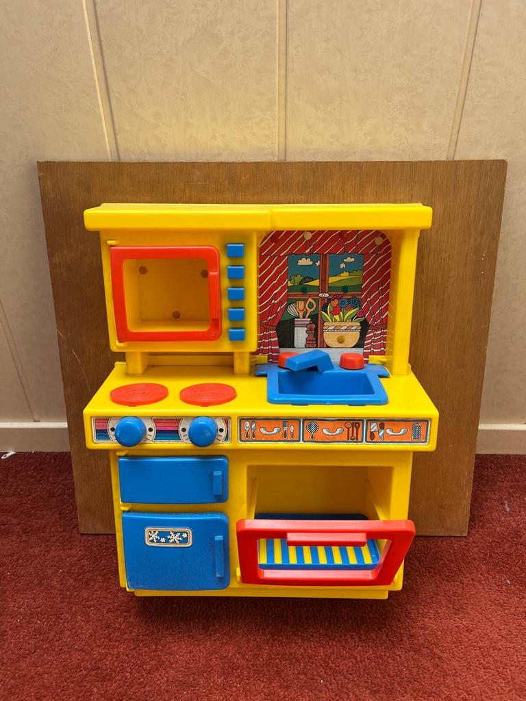 Vintage kleine Gele speelkeuken met dienblad en diverse, Ophalen, Gebruikt, Kunststof, Speelkeuken