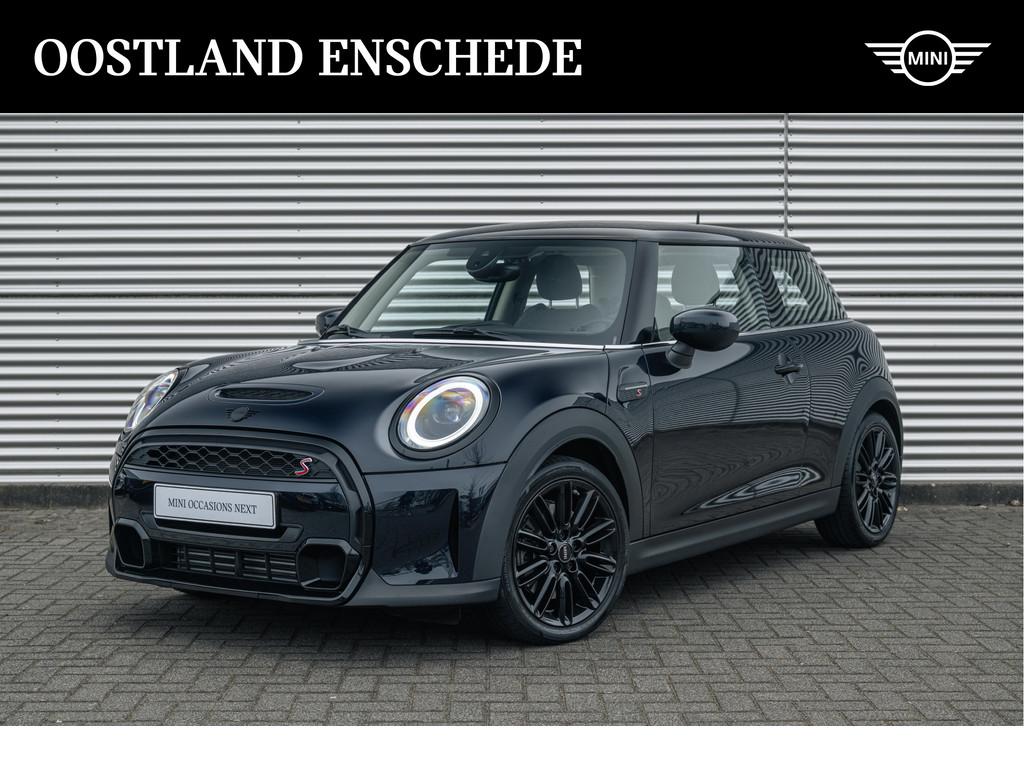 MINI Cooper S Classic Automaat / Sportstoelen / LED / PDC /, Auto's, 1998 cc, Gebruikt, Met garantie (alle), Leder en Stof