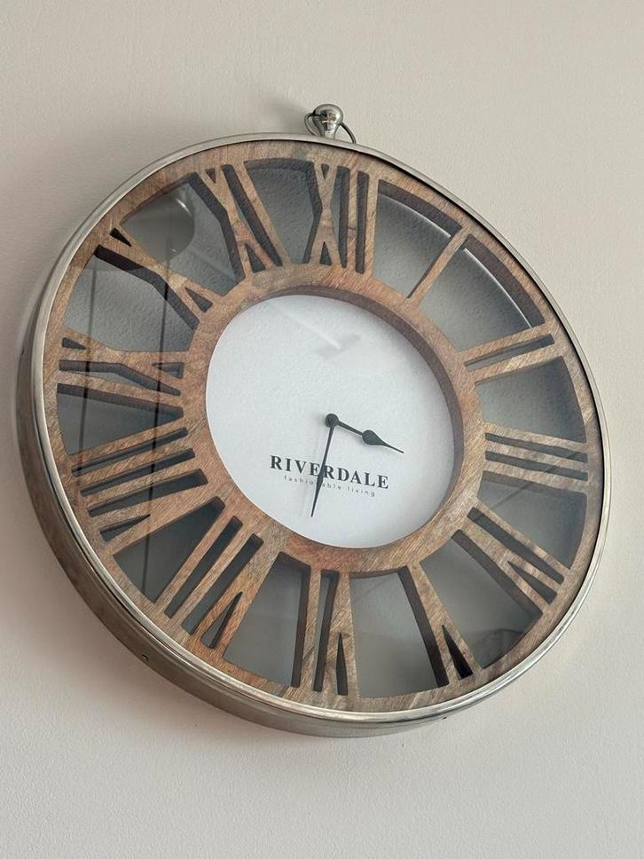 Riverdale Luton Wandklok 70cm - Zilver/Hout, Huis en Inrichting, Woonaccessoires | Klokken, Zo goed als nieuw, Wandklok, Analoog